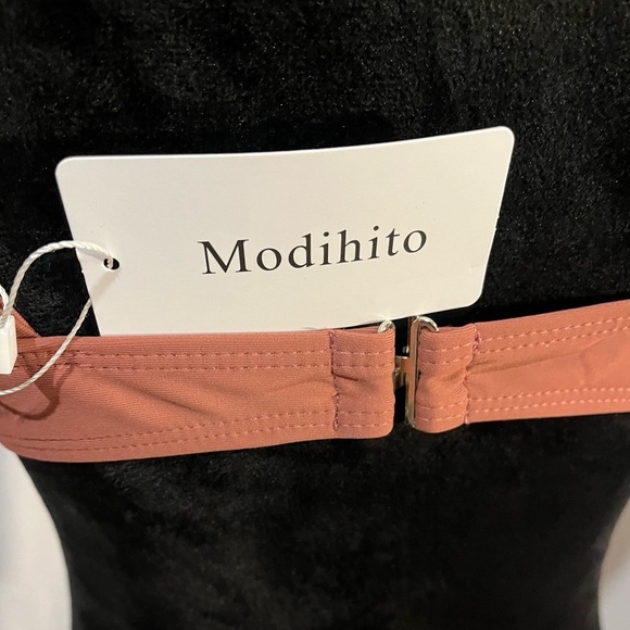 2 Piece Bikini asymmetrical bottoms with tie on the right side - Picture 8 of 9